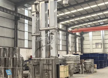 Vertical plate chain bucket elevator for bulk solids