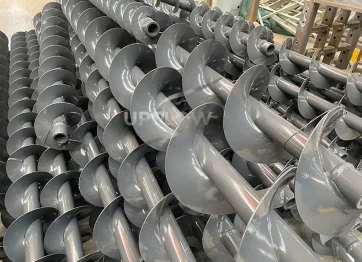 Compact shaftless screw conveyor with wear-resistant liner