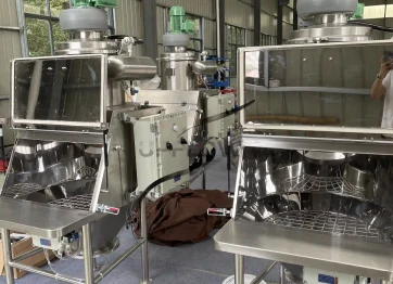 Manual feeding station equipped with industrial dust collection system