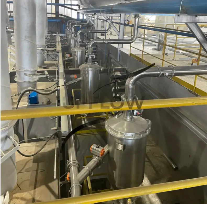 Powder conveying system integrated into automated industrial production line