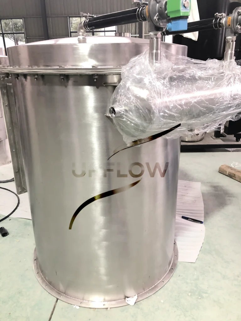 Industrial dust collector used in pneumatic conveying systems to reduce dust emissions during powder handling