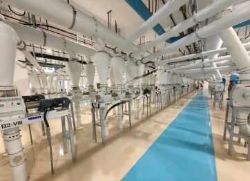 Aluminum powder pneumatic conveying system with enclosed pipeline for safe material handling