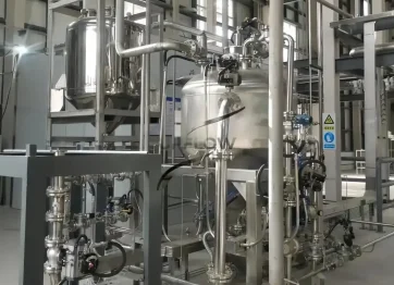 Lithium hydroxide pneumatic conveying system with enclosed pipeline for safe powder transport