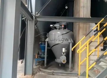 Sodium salt pneumatic conveying system for sodium carbonate and sodium sulfate powder