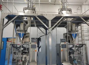 Pharmaceutical intermediate pneumatic conveying system transporting pharmaceutical powder through a dust-free stainless steel pipeline