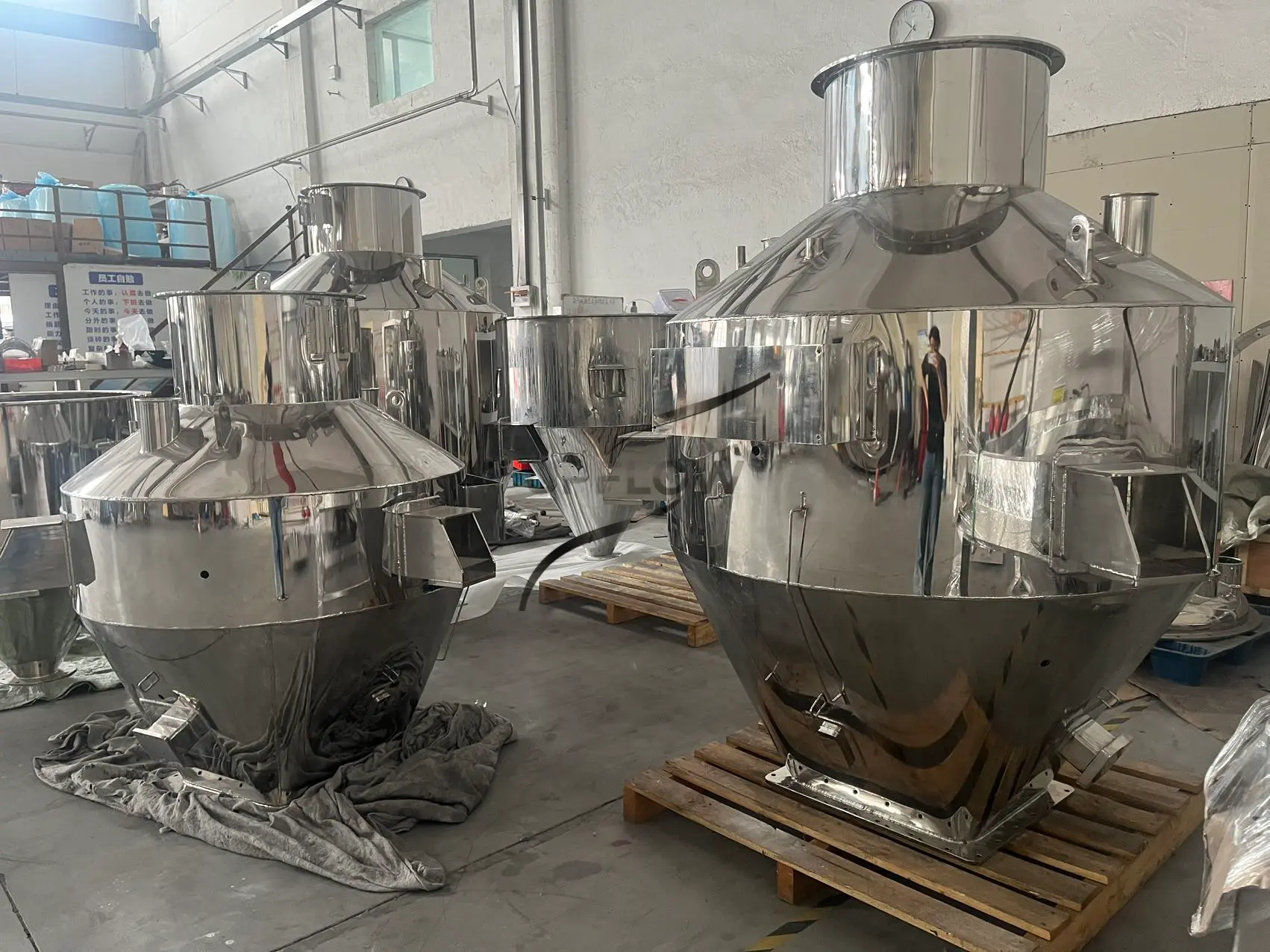 Custom industrial powder tank fabricated according to customer drawings