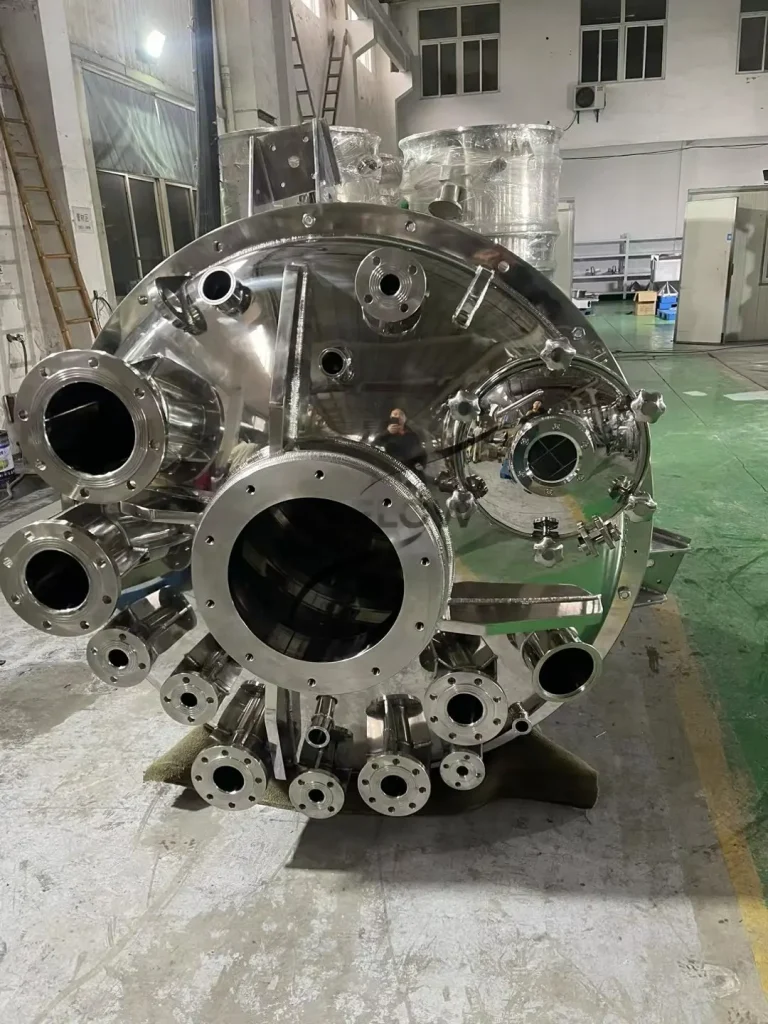 Stainless steel liquid tank for industrial use