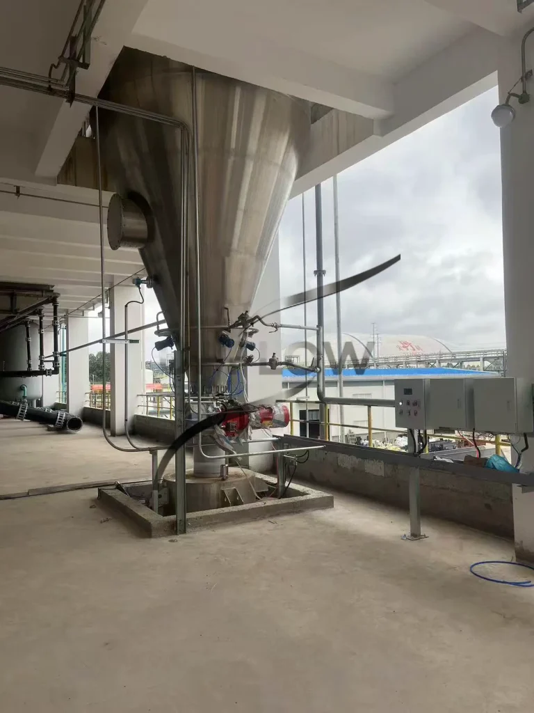 Positive pressure pneumatic conveying system for industrial powder materials